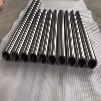 Безшевна титаниева тръба